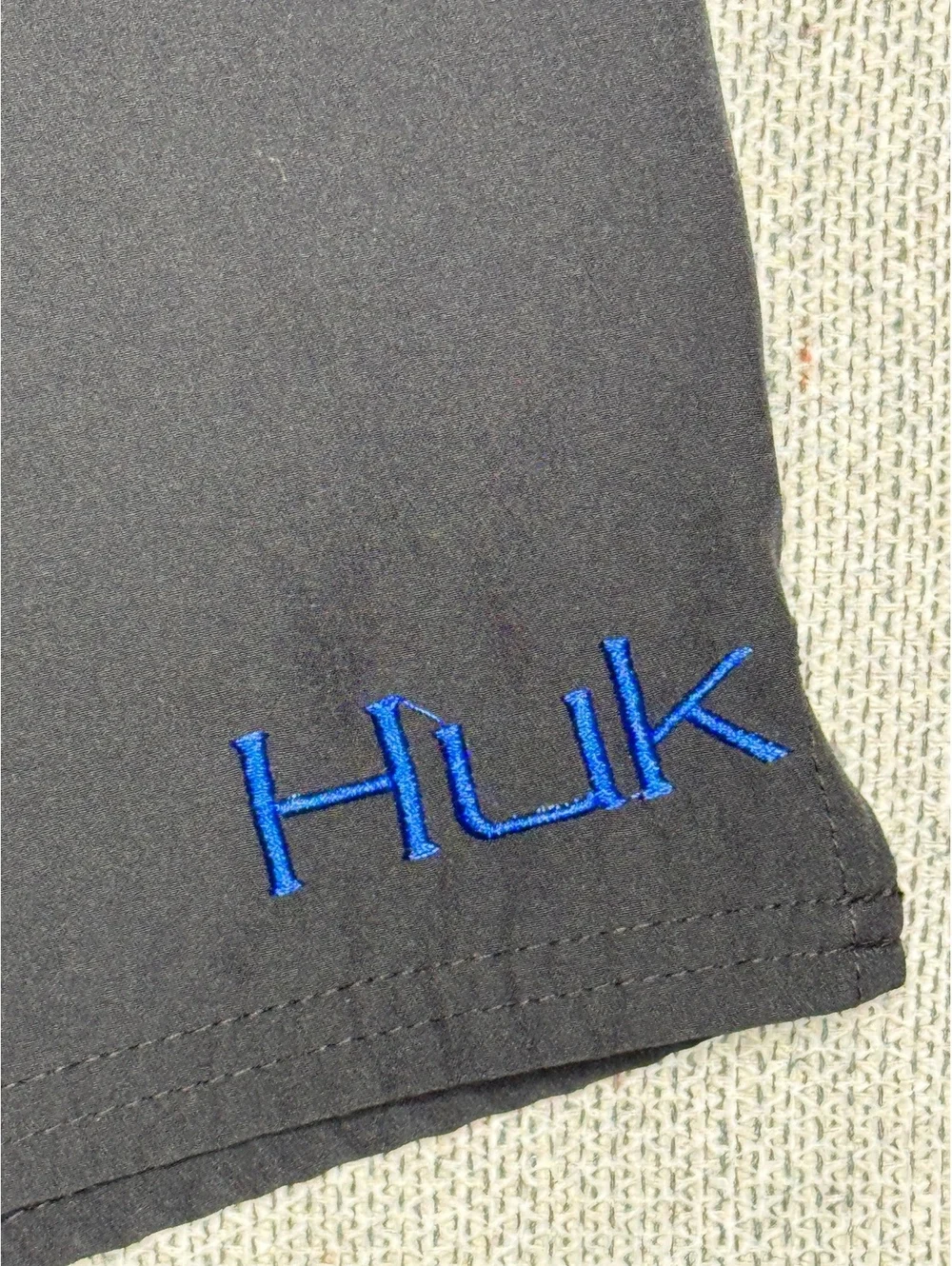 Huk Performance Fabrics Men's Black & Blue Fishing Shorts M
